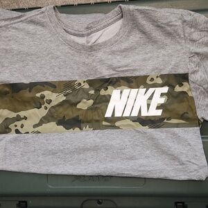 NIKE DRI-FIT TSHIRT, SIZE MEDIUM, GRAY W/ CAMO LOGO